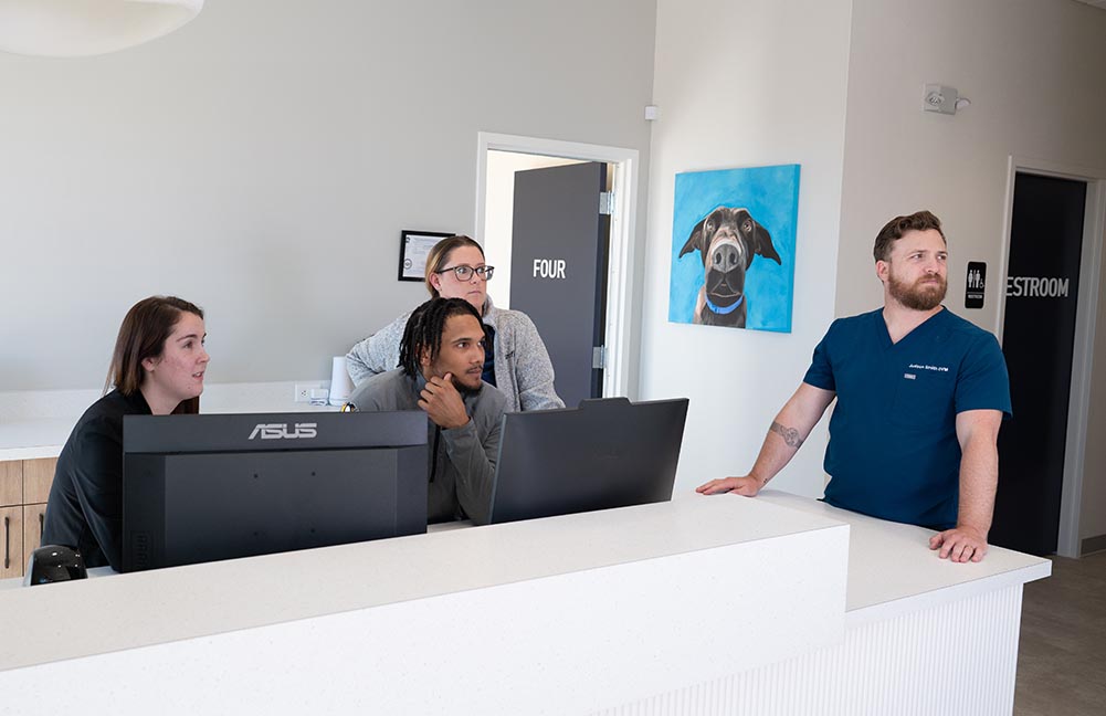 Valencia team at the front desk